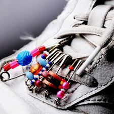 Friendship pins fad in 1985