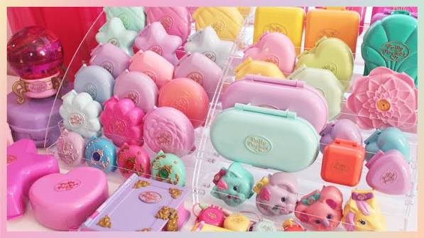 90s Polly Pocket compact playsets and tiny dolls