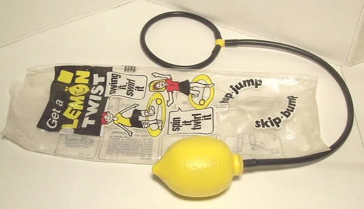 Lemon Twist 70s ankle swing toy