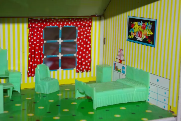 Marx-style tin dollhouse from the 1970s