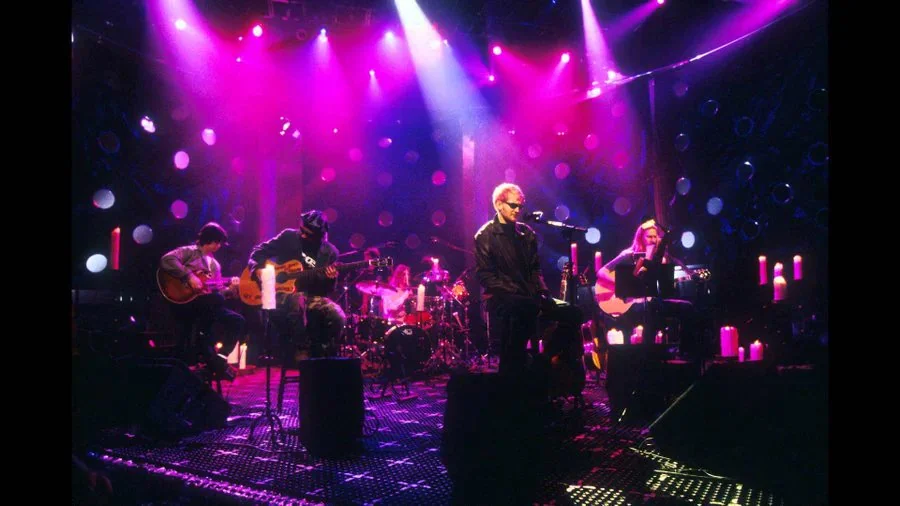 Alice in Chains MTV Unplugged performance with acoustic grunge atmosphere