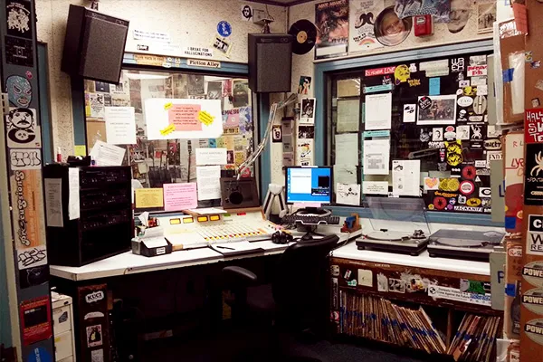 90s college radio and underground alternative music discovery image