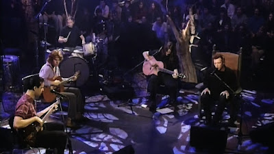 Stone Temple Pilots MTV Unplugged performance with 90s acoustic alternative rock atmosphere