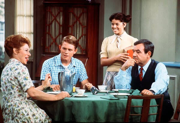 Marion, Richie, Joanie and Howard Cunningham gathered around the family table
