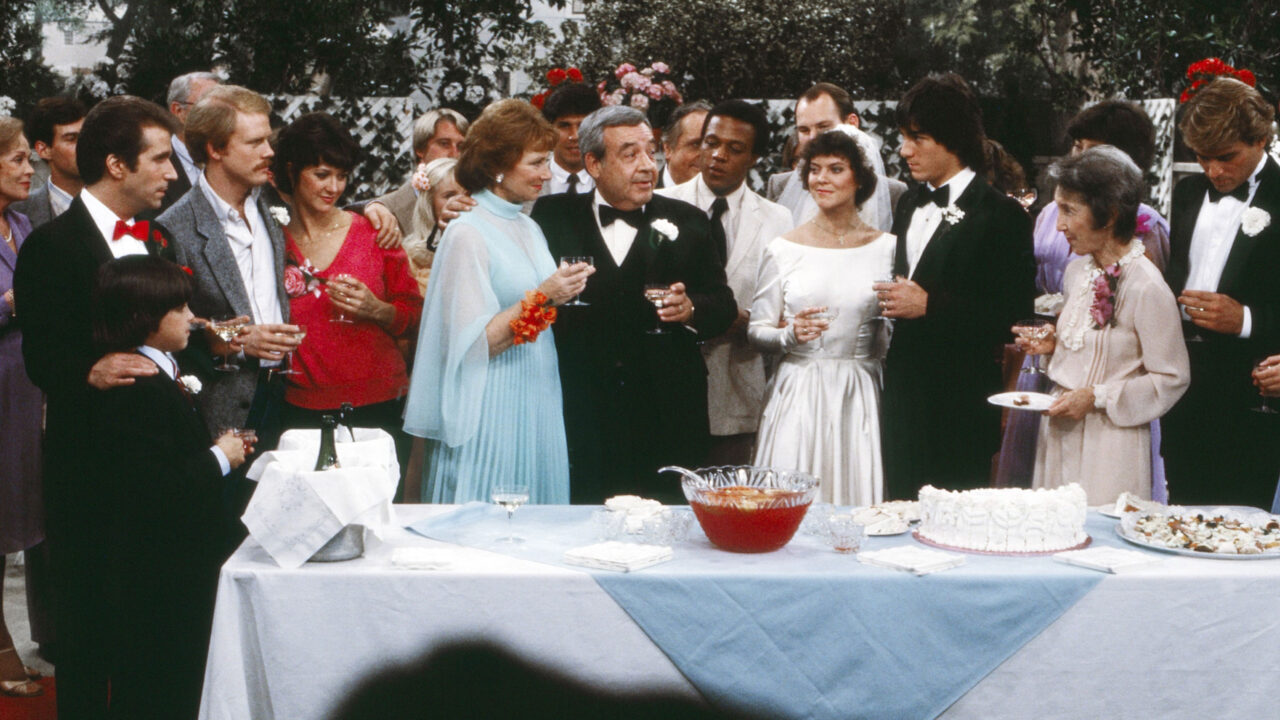 Happy Days cast gathered for Joanie and Chachi's wedding during the final season