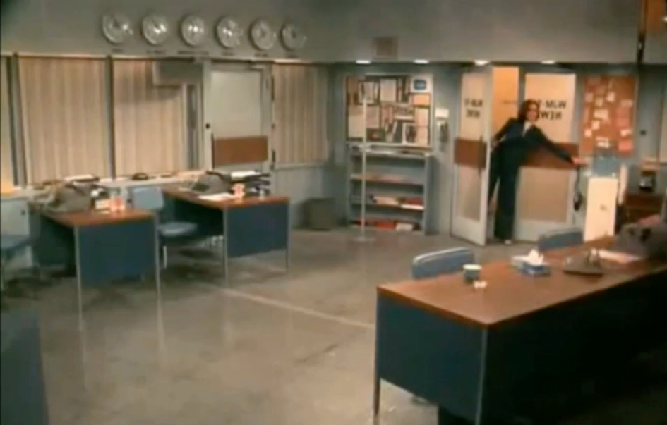 Mary Richards turning out the lights in the WJM newsroom during The Last Show