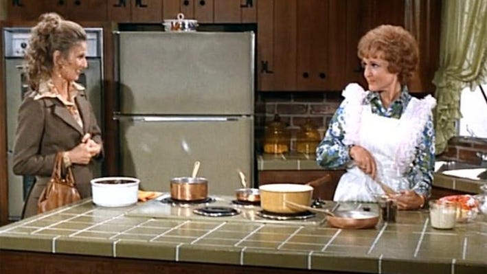 Sue Ann Nivens and Phyllis Lindstrom in The Lars Affair