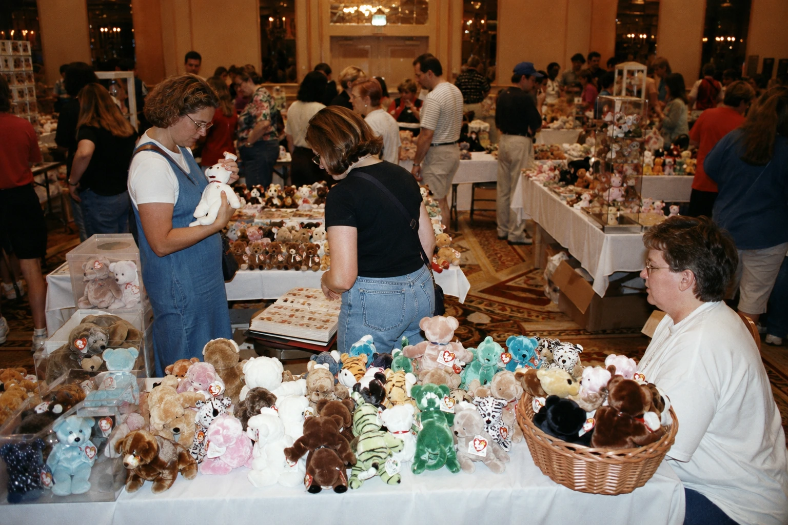Busy 1998 Beanie Babies collector convention with trading tables and crowded displays