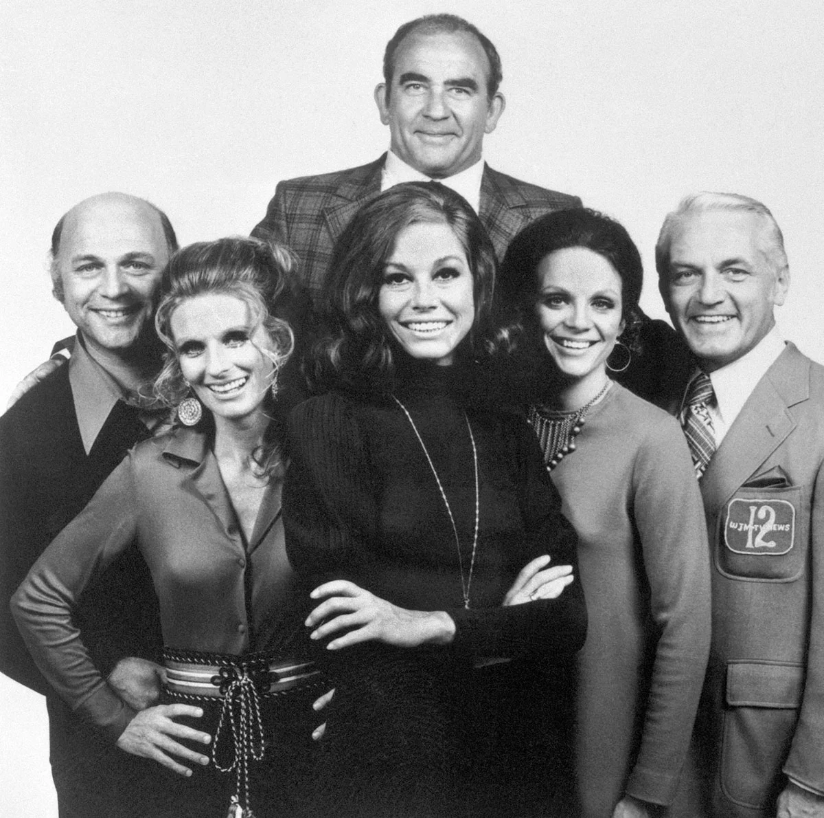 Mary Tyler Moore smiling in a Mary Tyler Moore Show publicity photograph