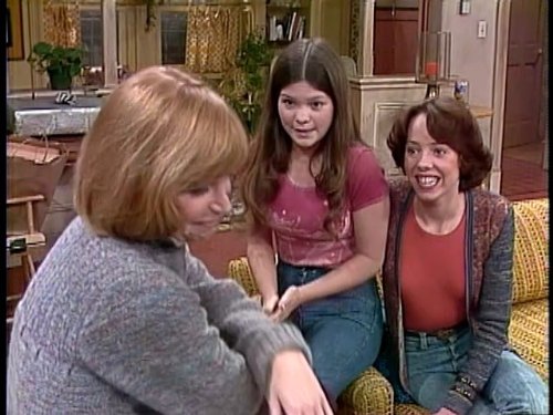Ann Romano with daughters Julie and Barbara in the One Day at a Time apartment