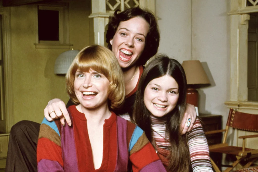 Ann Romano with daughters Barbara and Julie on One Day at a Time