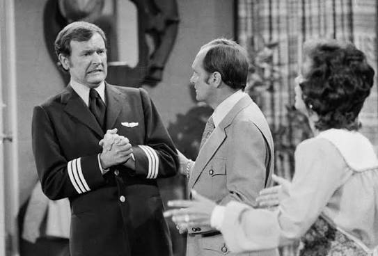 Bill Daily as Howard Borden visiting the Hartley apartment