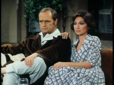 Bob Newhart and Suzanne Pleshette as Bob and Emily Hartley at home