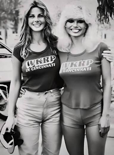 Loni Anderson as Jennifer Marlowe with Jan Smithers as Bailey Quarters