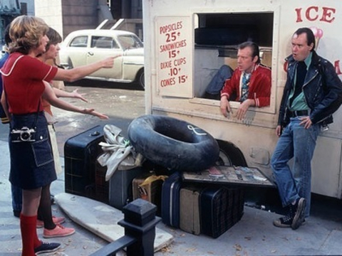 Laverne and Shirley in the California-era episode Not Quite New York