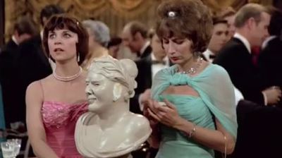 Laverne and Shirley in the series premiere The Society Party