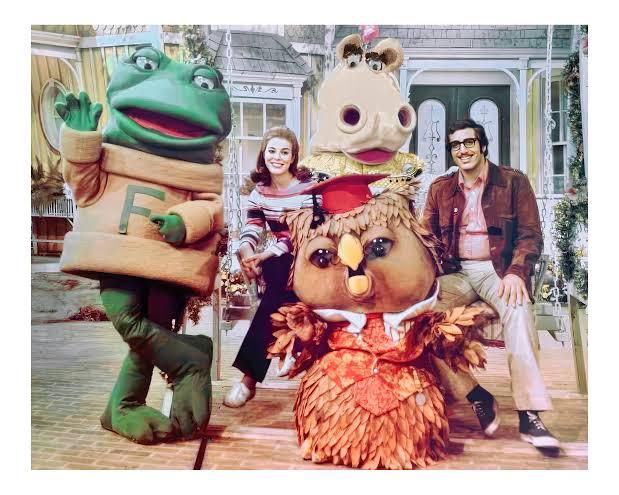 The cast and animal characters of The New Zoo Revue