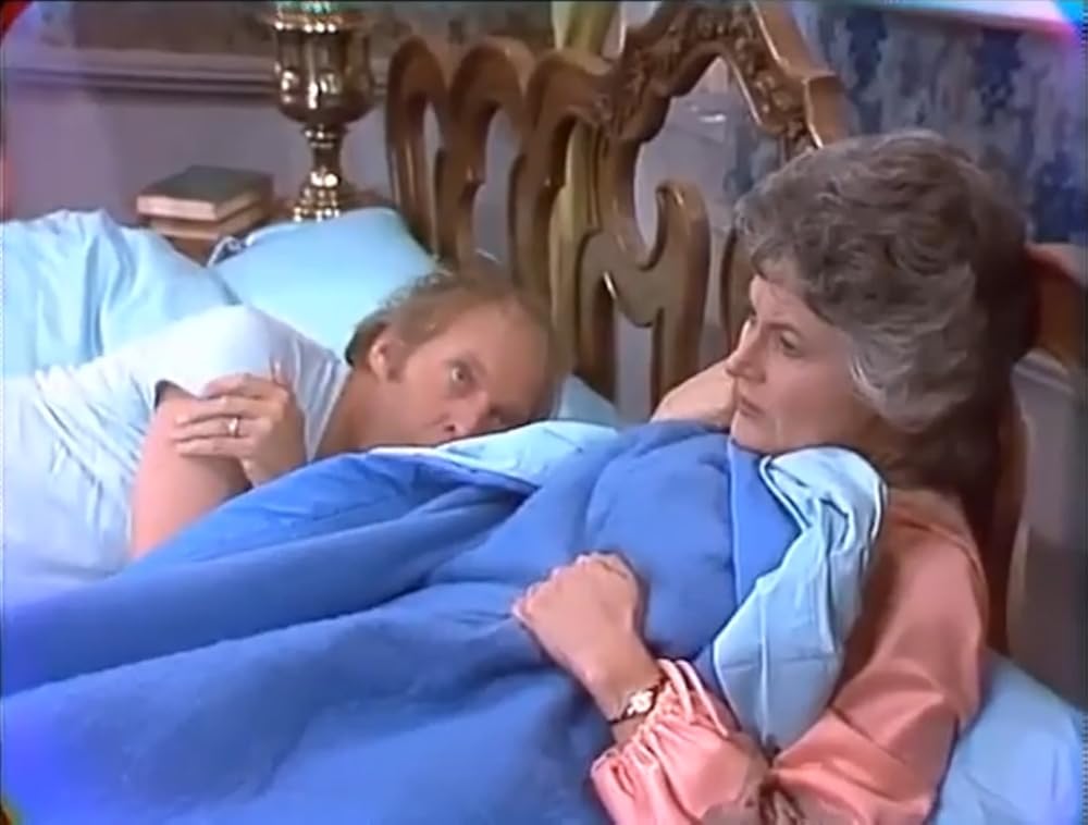 Bea Arthur and Bill Macy in the Maude episode Walter's Problem
