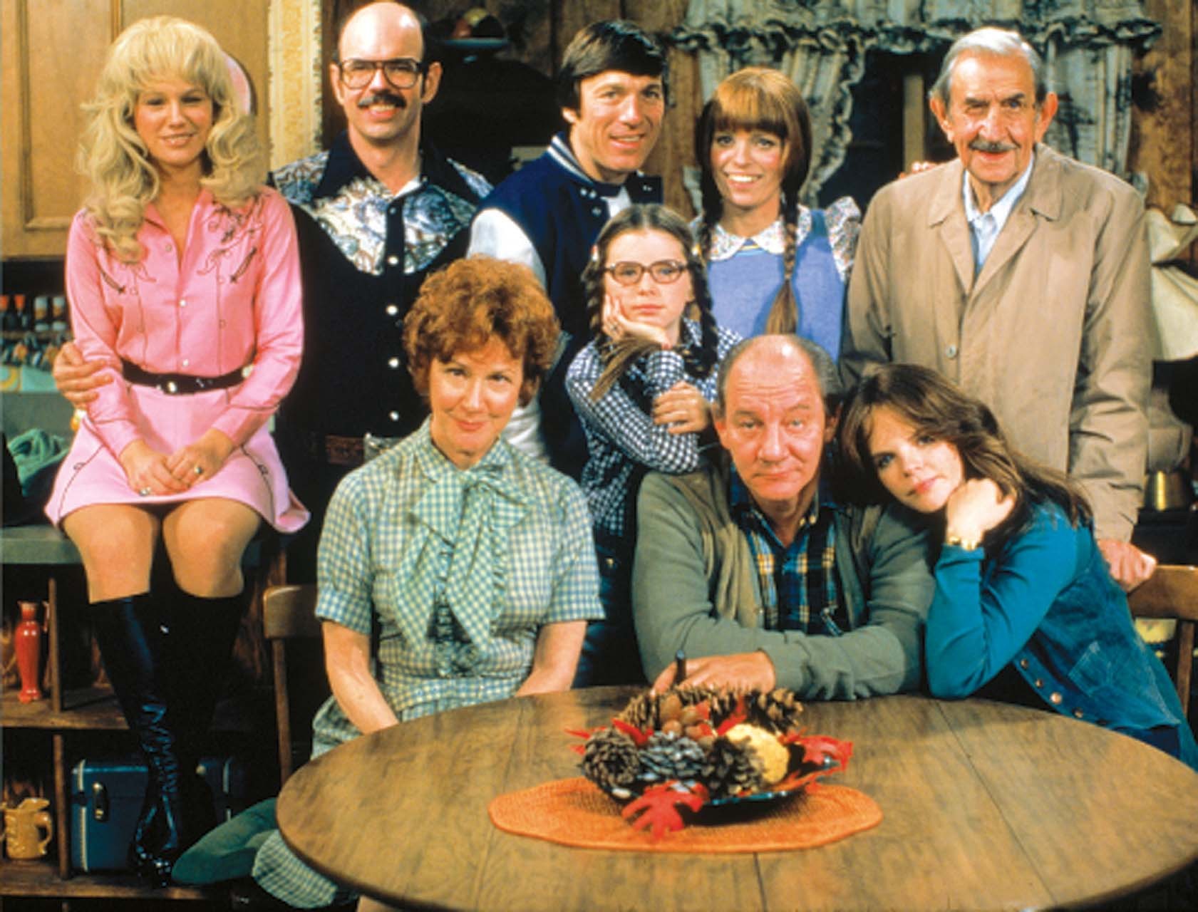 Louise Lasser as Mary Hartman with members of the Mary Hartman, Mary Hartman cast