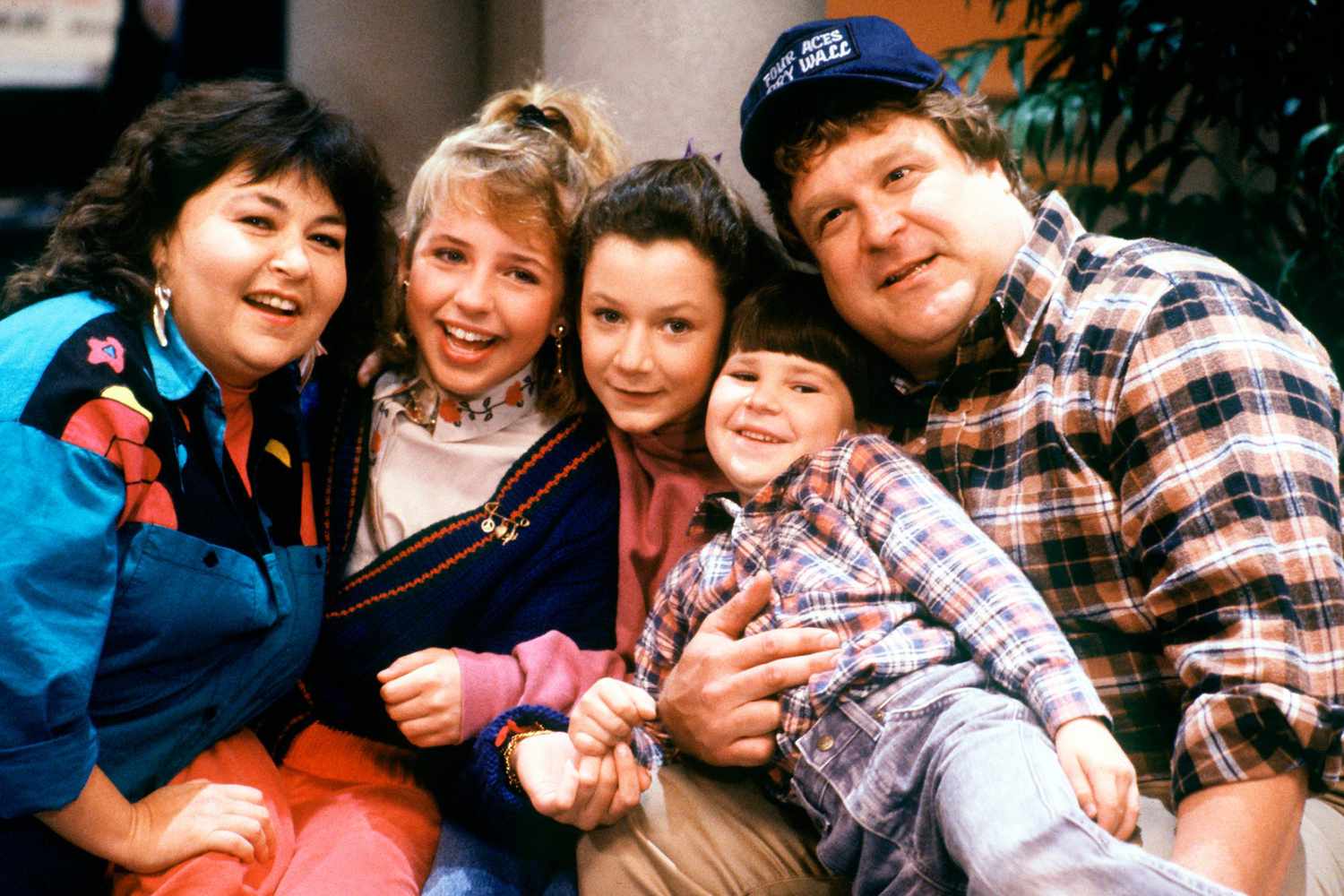 Roseanne cast with the Conner family and Jackie