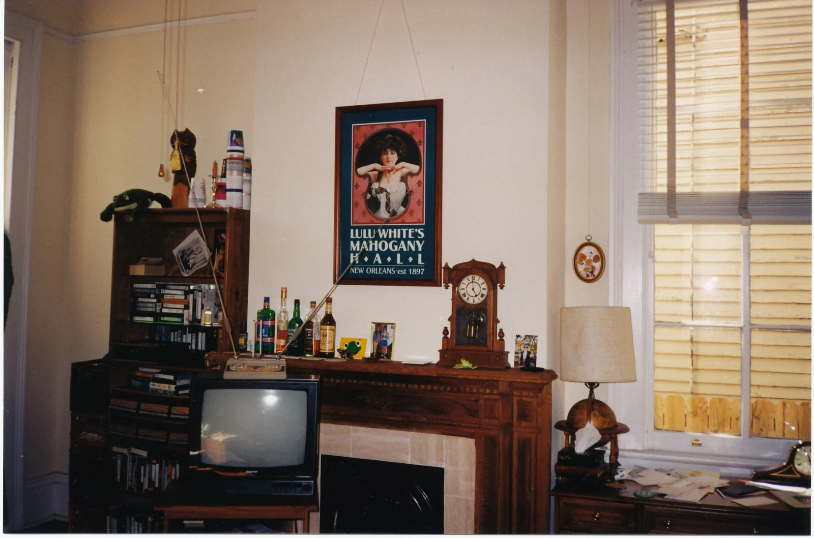 1990s family living room watching 60 Minutes