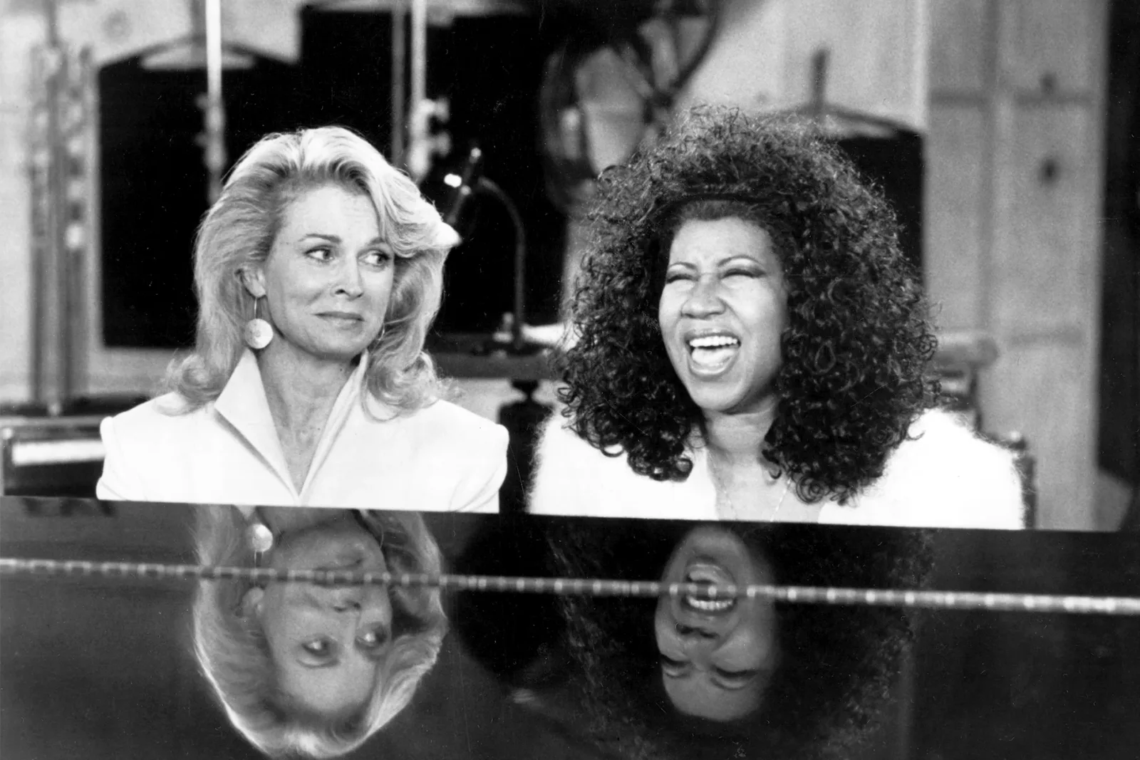 Aretha Franklin appearing with Murphy Brown